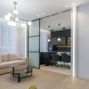 glas schiebetür zwischen küche und wohnzimmer