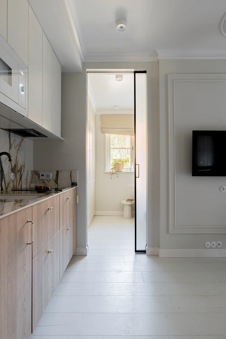 glasschiebetür in der küche – platzsparende abtrennung mit modernem design