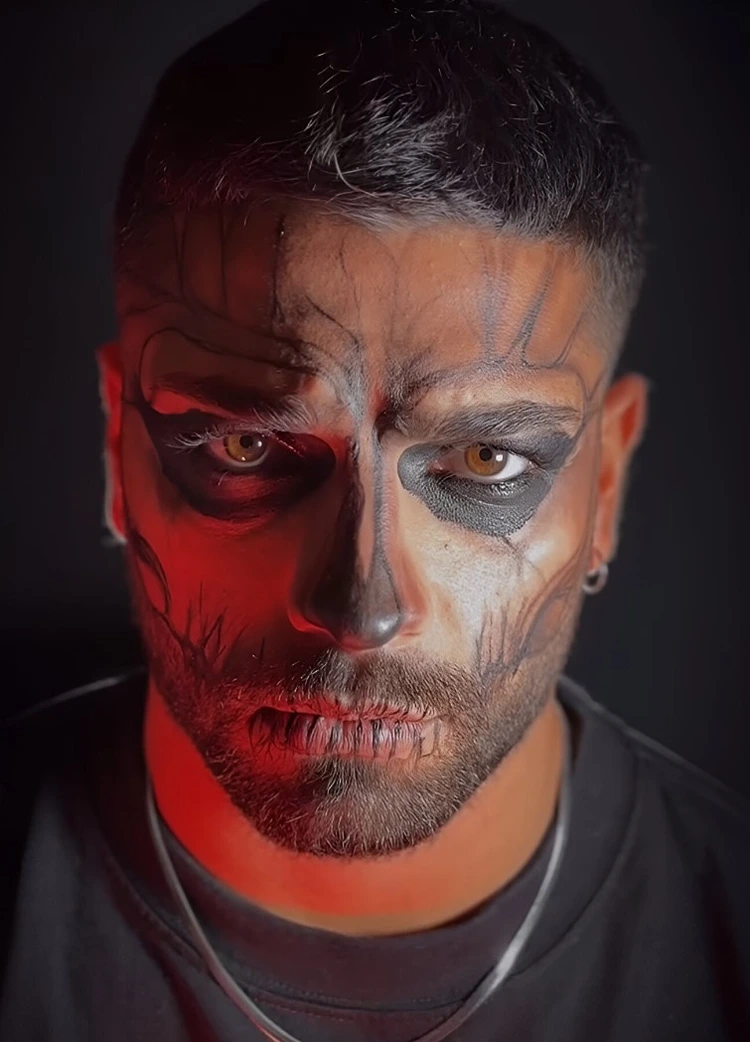 Halloweenschminke für Herren kann einfach und trotzdem beeindruckend sein