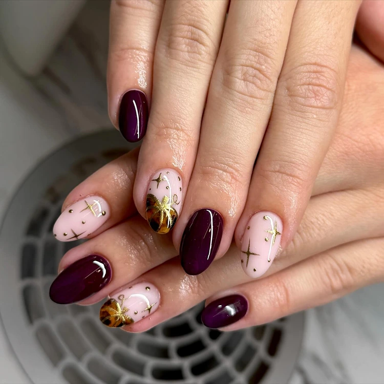 herbst nägel mit kürbis braun und gold