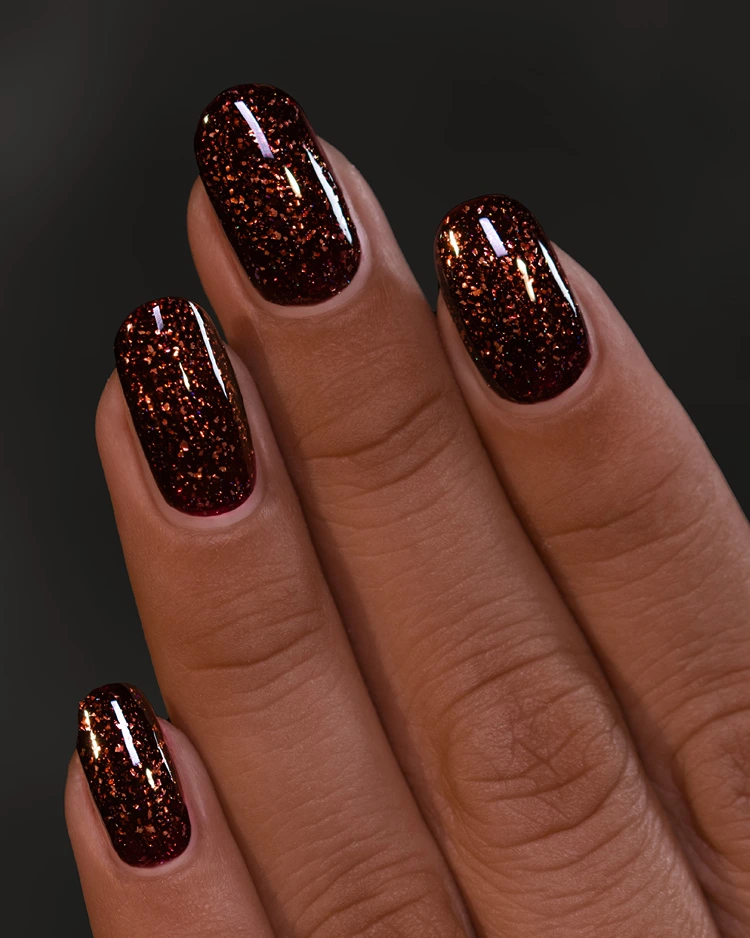 herbst nägel trend dunkelbraun mit glitzer