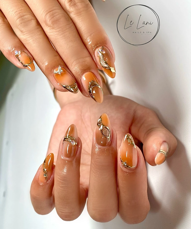 herbstnägel design golden caramel glow