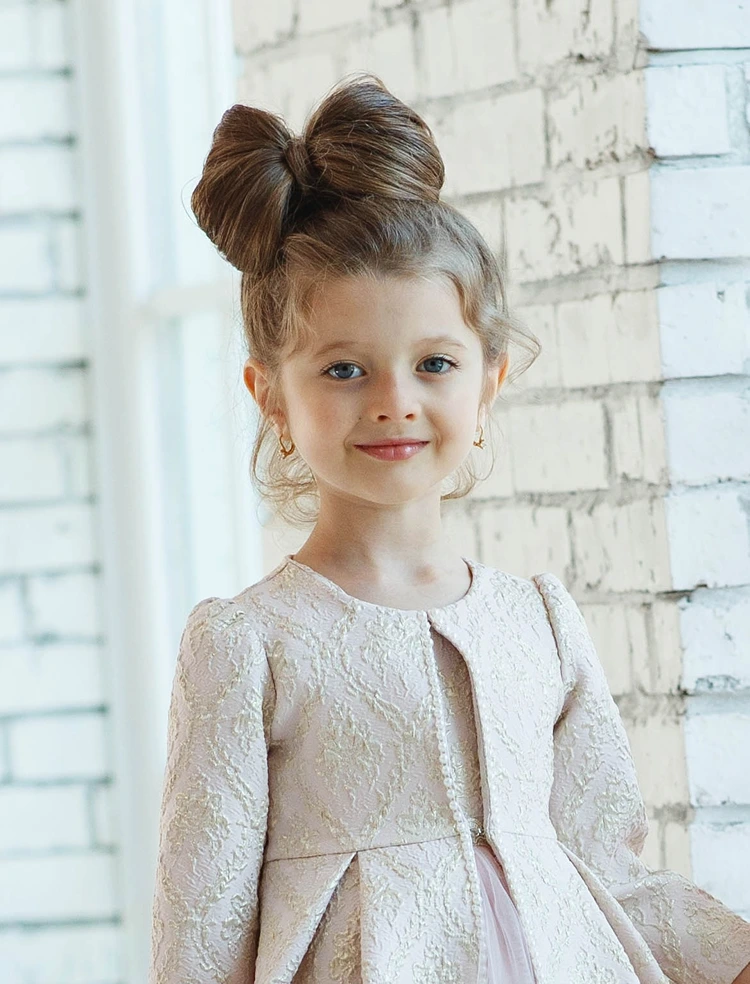 hochsteckfrisur für mädchen – schleife aus haaren