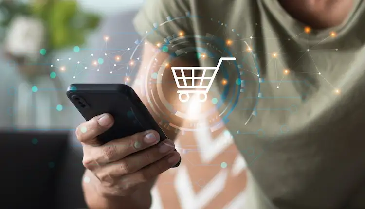 Im Internet einkaufen und Geld sparen Surasak Chuaymoo