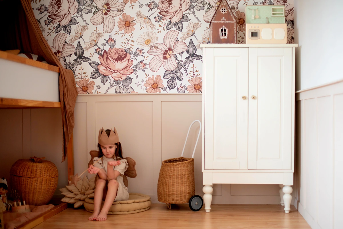 Kinderzimmer mit Blumentapete gestalten - Welche Farben, Möbel und Stile sind geeignet