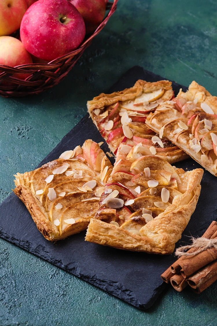 Leckerer Blätterteigkuchen für den Herbst mit Äpfeln