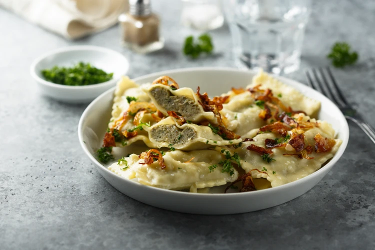 maultaschen mit knusprigen zwiebeln