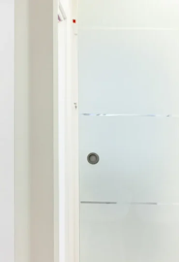 milchglas schiebetür im flur