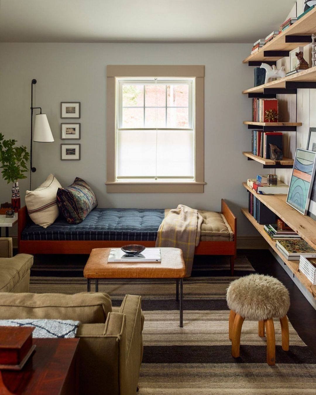 Platzsparende Idee für Gästebed im Home Office