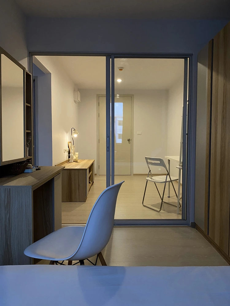 schlafzimmer mit transparenter glasschiebetür – mehr licht und großzügigkeit