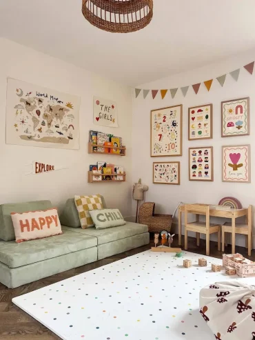 Sofa zum Spielen und zum Schlafen - ein perfektes Gästebett im Kinderzimmer