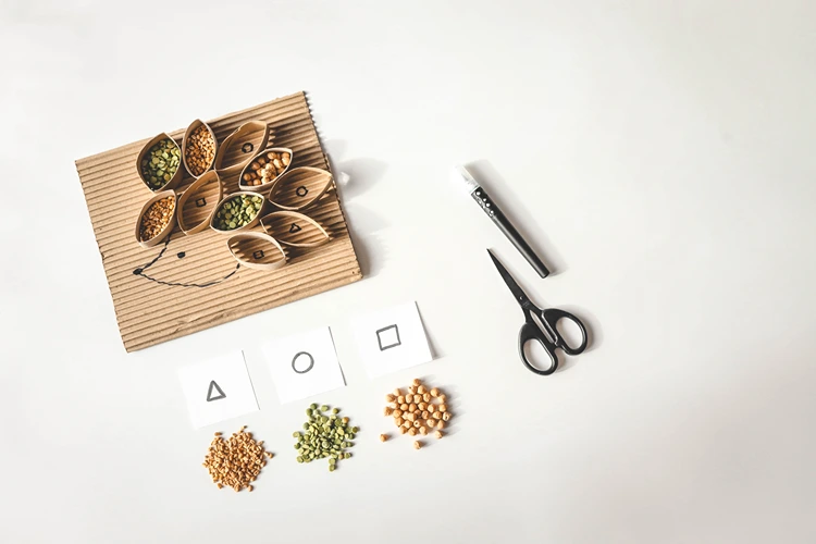 Spielen und basteln mit Montessori im Herbst - Ideen mit Naturmaterialien