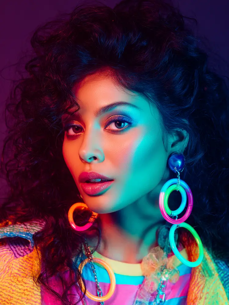 Accessoires und Make-up für 80er Jahre Outfit