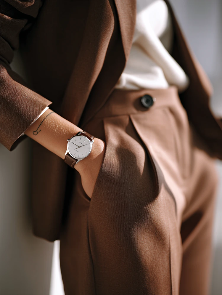 business look mit braunem anzug