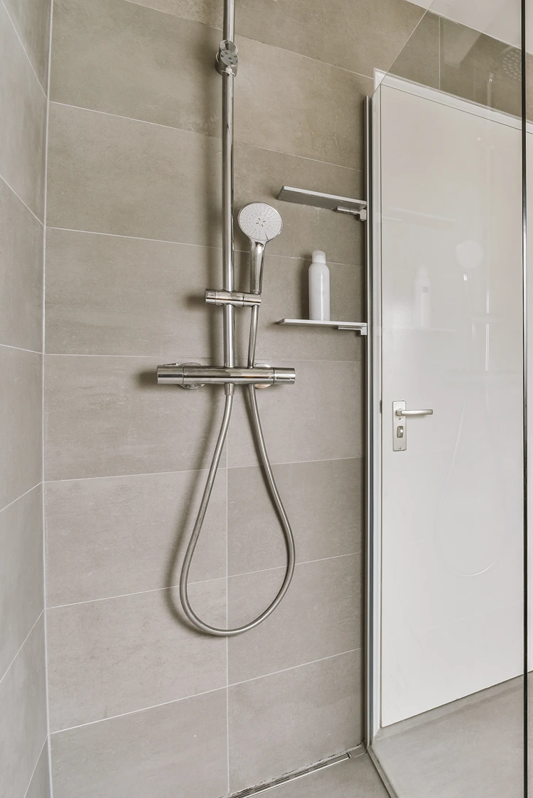 duschsystem mit thermostat und brause