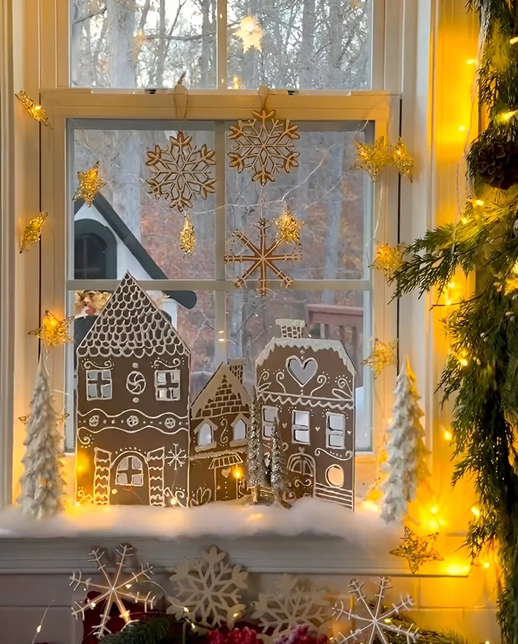 Fensterdeko für Weihnachten mit Pappe und Lichtern