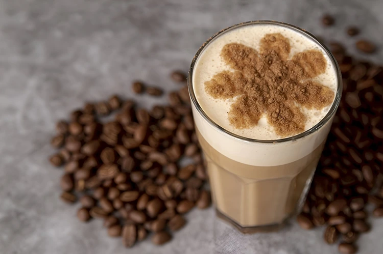 Latte Macchiato mit Espresso und Milchaufschäumer selber machen