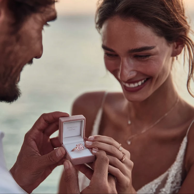 Verlobungsring-ausw-hlen-Gemeinsame-Entscheidung-oder-doch-romantische-berraschung-