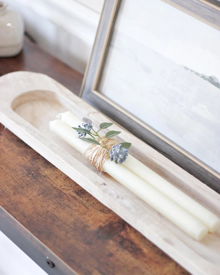 Schlichte, romantische Idee zum Verpacken mit Garn und Blumen