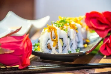 Sushi im Teller richtig dekorieren Tipps