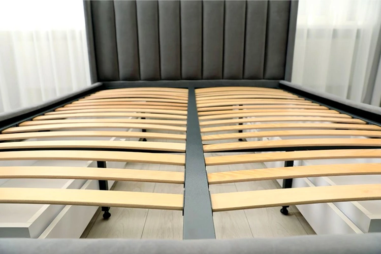 Auch beim Stauraumbett müssen Rahmen und Lattenrost stabil sein