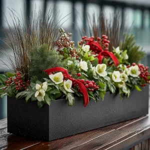 balkonkasten mit christrose und scheinbeeren – festliche winterdeko