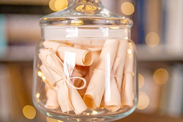 Die fertigen 13 Wünsche für die Rauhnächte im Glas aufbewahren