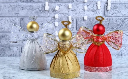 drei selbstgemachte engel in festlichen farben