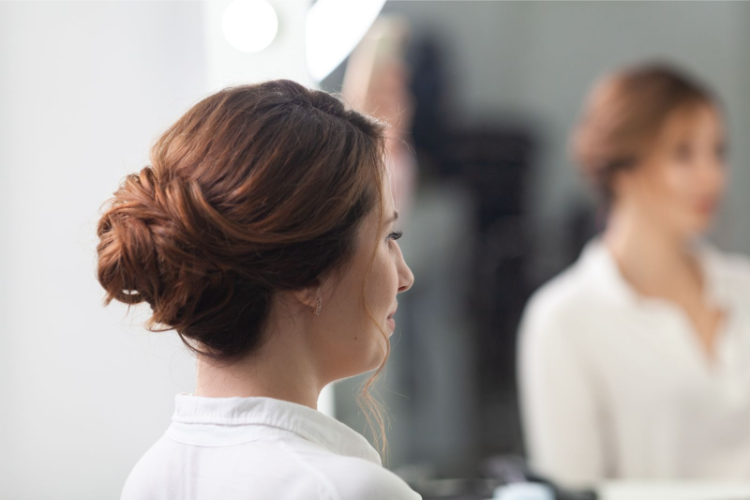 eleganter low bun für die feiertage schritt 7