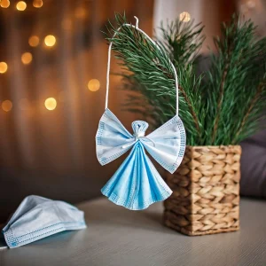 Engel aus Einwegmasken basteln mit Kindern für Weihnachten