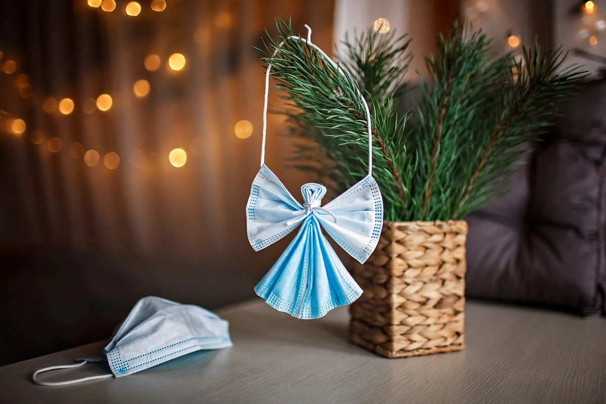 Engel aus Einwegmasken basteln mit Kindern für Weihnachten