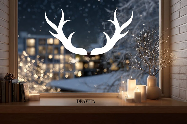 Fensterdeko für den Winter mit einem Rentier-Geweih