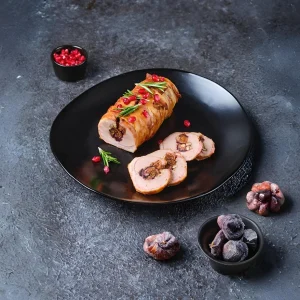 Gefüllter Schweinerücken mit Granatapfel, Feigen, Walnüssen und Bacon