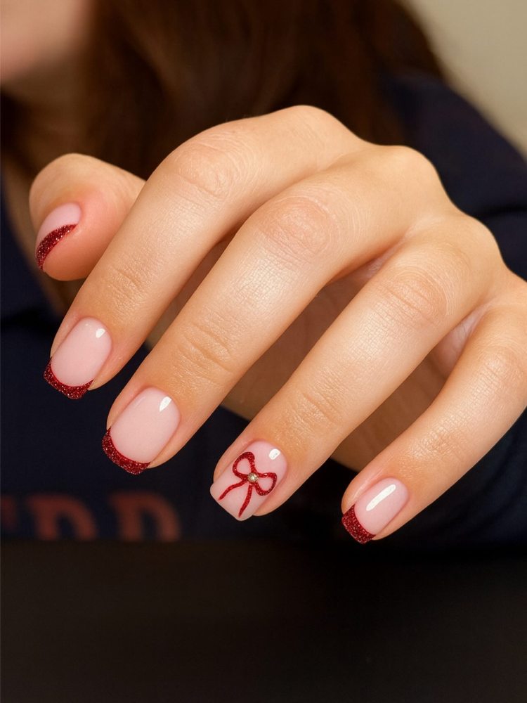 kurze rote french nägel mit glitzer