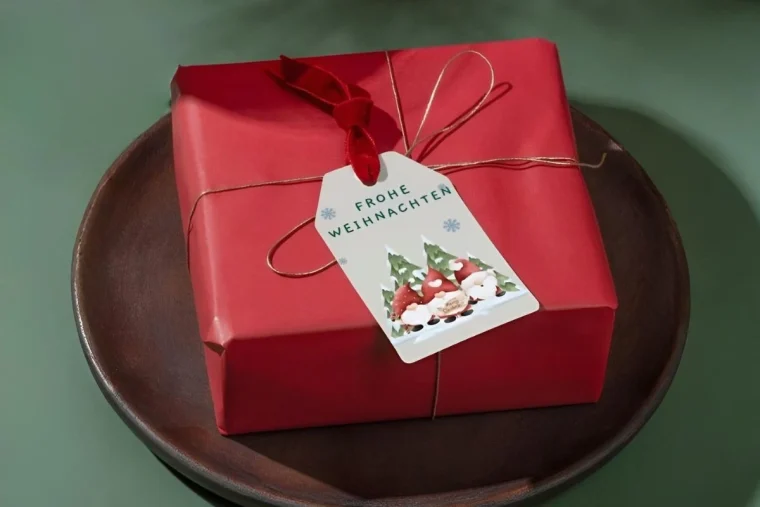 Paketanhänger für Weihnachten zum Ausdrucken mit Wichteln als Motive