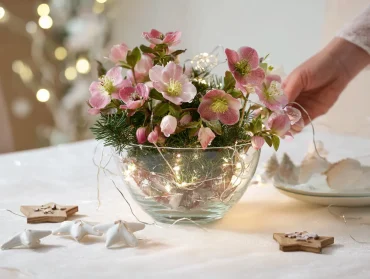 rosa christrose in glasschale als tischdeko