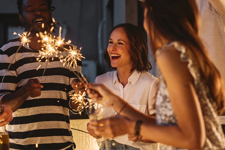 warum wunderkerzen das perfekte silvester geschenk sind