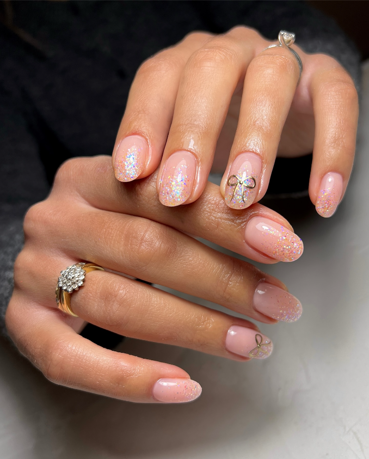 weihnachts gelnägel mit schleife und glitter