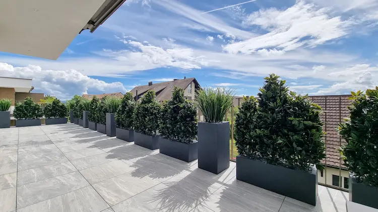 wetterfester sichtschutz für dachterrasse mit kunstpflanzen von dekohaus