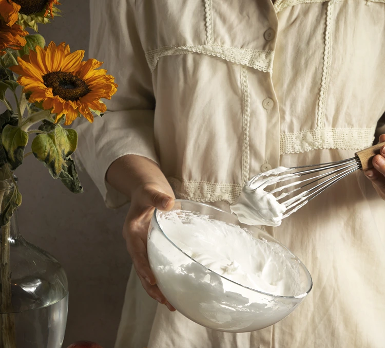 Creme und Spatel mitnehmen und bei Bedarf Makel ausbessern