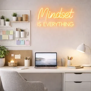 Ein motivierender Neo-Spruch für die Wandgestaltung im Homeoffice