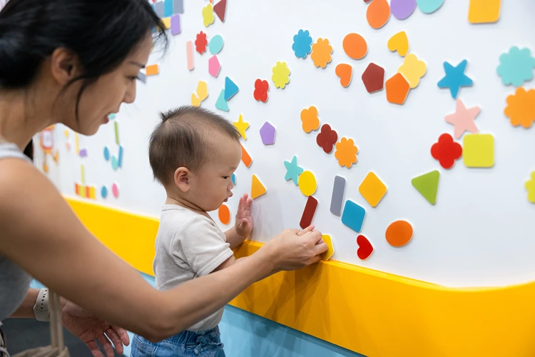 erste formen und farben begreifen mit magnettafel