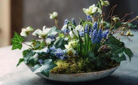Gesteck als Tischdeko mit Efeu selber machen und mit Moos, Schneeflöckchen und Hyazinthen kombinieren