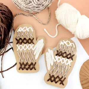 Handschuhe basteln im Kindergarten mit Pappe und Wolle