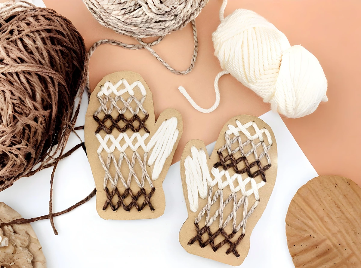 Handschuhe basteln im Kindergarten mit Pappe und Wolle