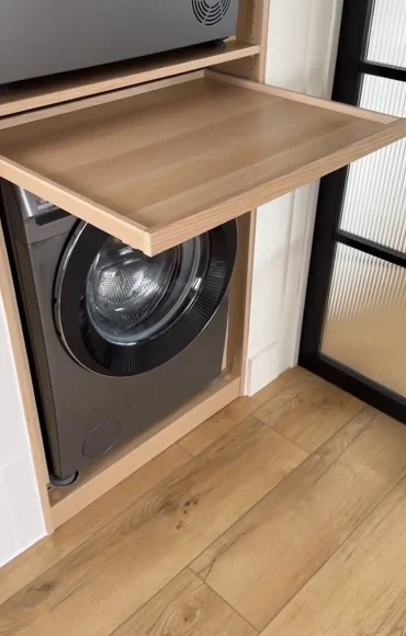 Kompakter Waschturm mit ausziehbarer Platte UTRUSTA