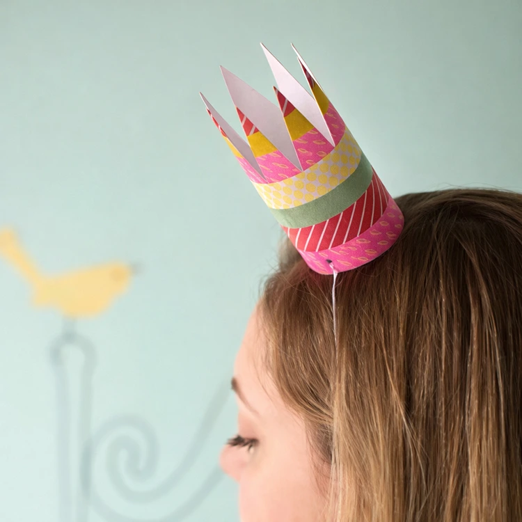 Krone zum Fasching basteln mit Klopapierrollen und Washi-Tape