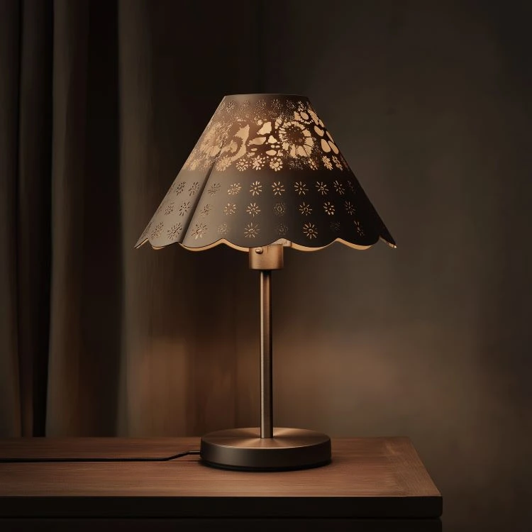 Lampenschirm aus Stoff mit Spitzen-Details dekoriert - Schlafzimmer Trends 2026