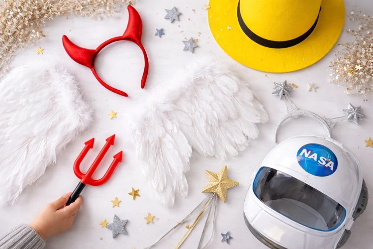 Mit Alltagskleidung und wenigen Accessoires ein Mutter-Sohn-Kostüm erstellen