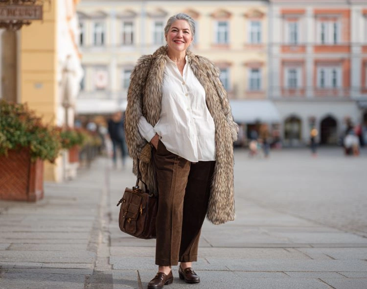 Oberteile für Frauen mit Bauch ab 60
